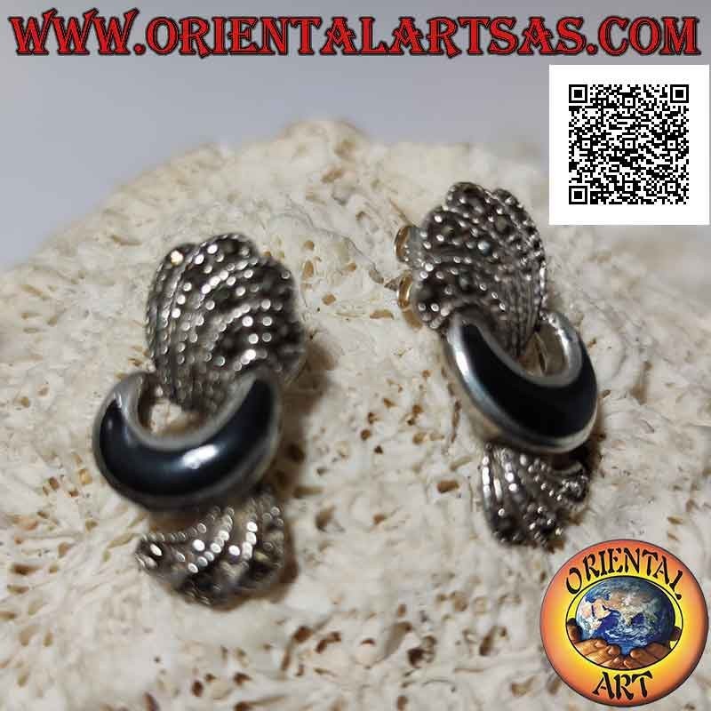 Boucles d'oreilles lobe en argent avec croissant d'onyx et bandes courbes de marcassite