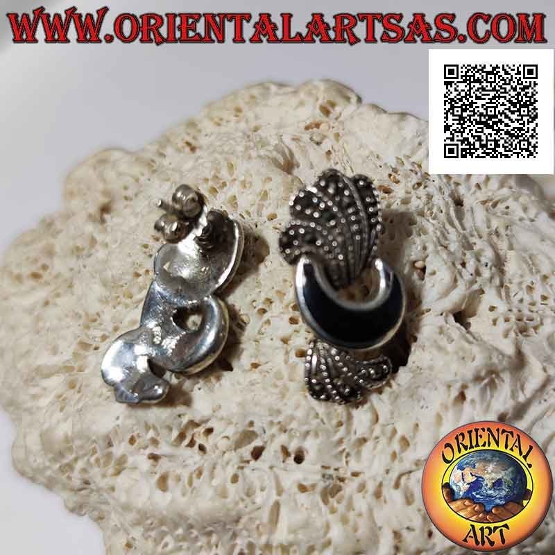 Boucles d'oreilles lobe en argent avec croissant d'onyx et bandes courbes de marcassite