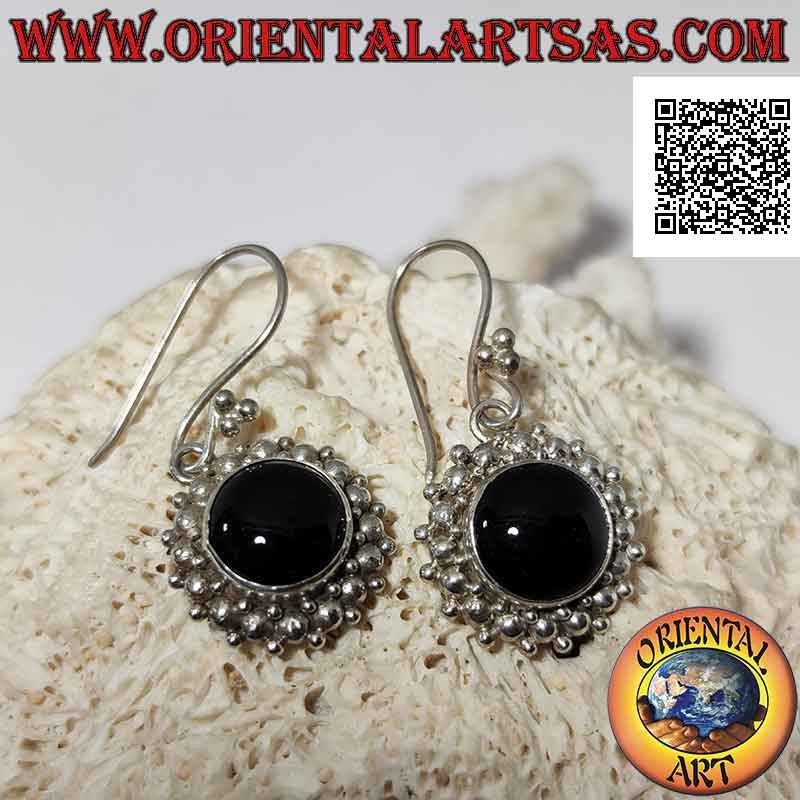 Boucles d'oreilles en argent avec cabochon rond onyx entouré de grandes et petites boules