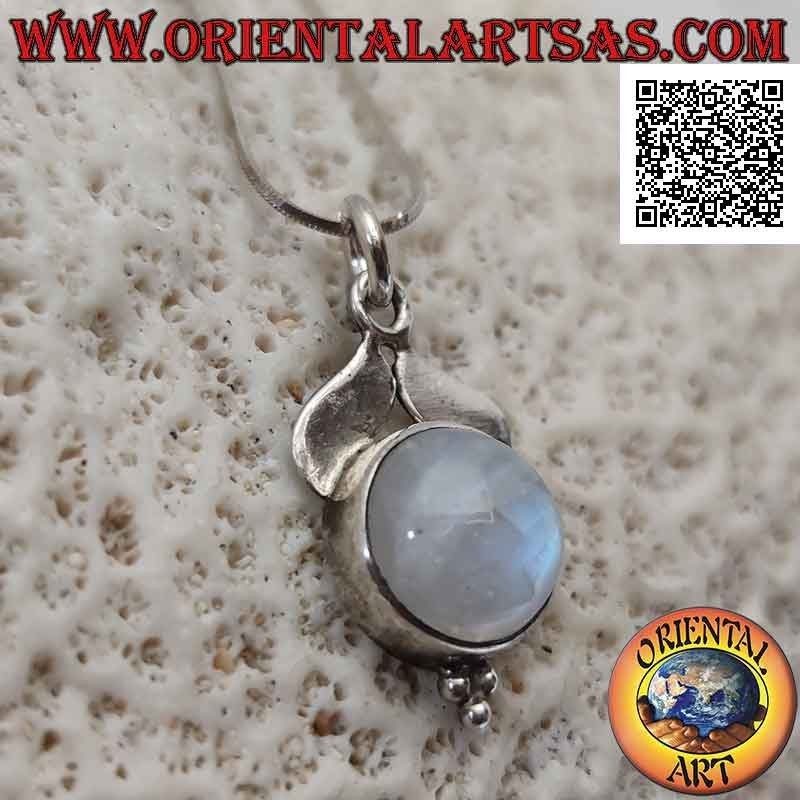 Pendentif en argent avec queue de baleine lisse avec pierre de lune ronde arc-en-ciel et trio de boules en dessous