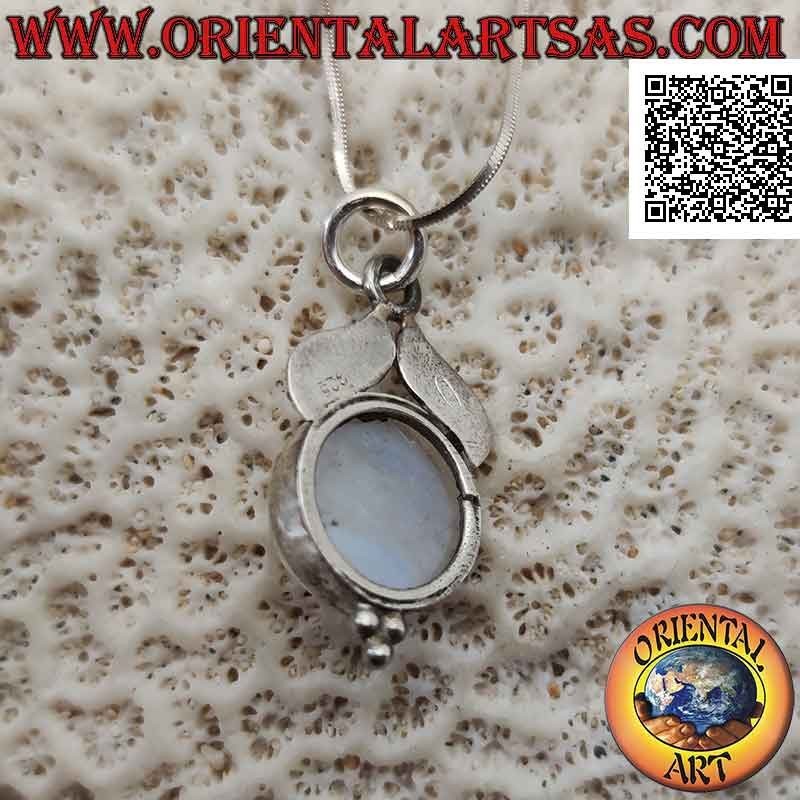 Colgante de plata con cola de ballena lisa con piedra lunar arcoíris redonda y trío de bolas debajo