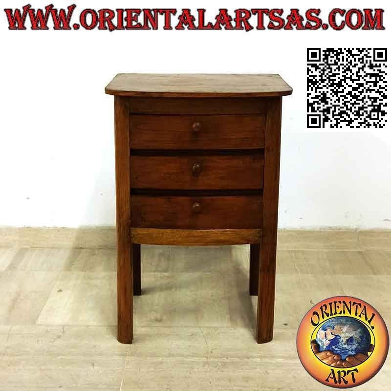 Comodino a tre cassetti con piedi alti in legno di teak
