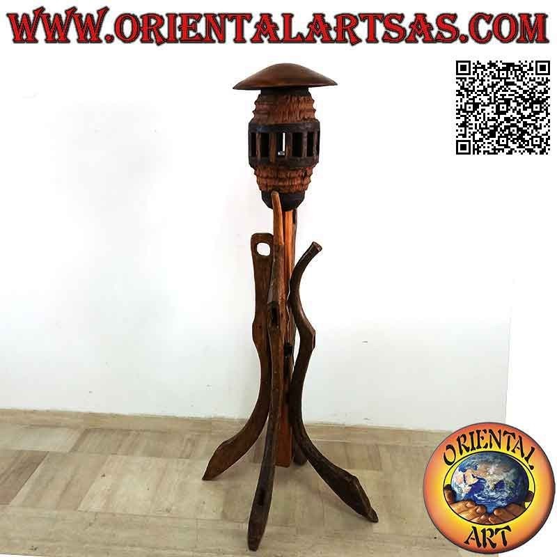 Lámpara de pie de tres pies y campana fabricada con antiguos ejes de vagón de madera maciza