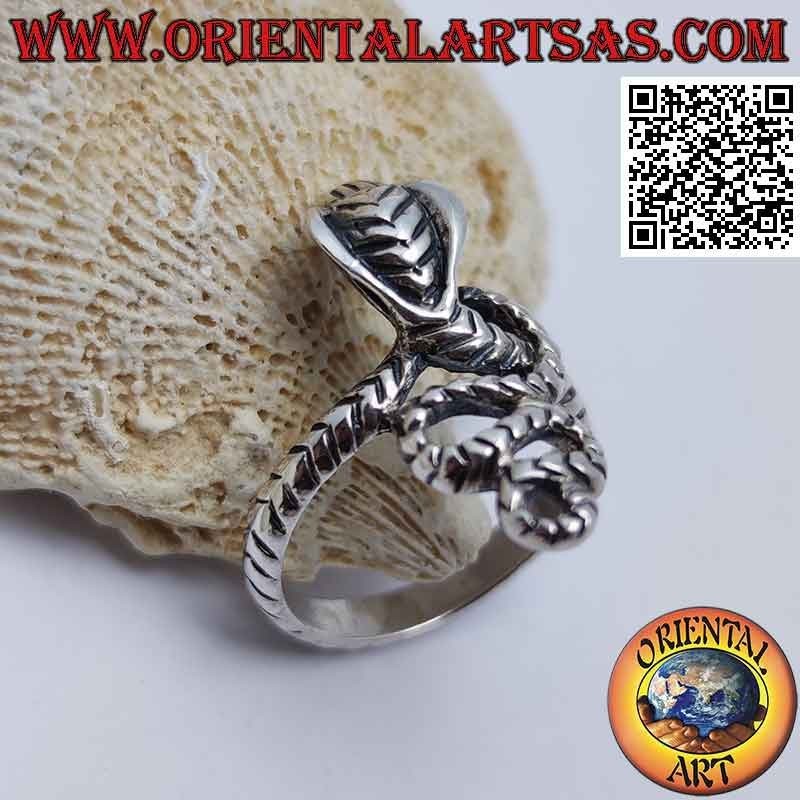 Anello in argento a forma di serpente "cobra" sagomato e avvolgente