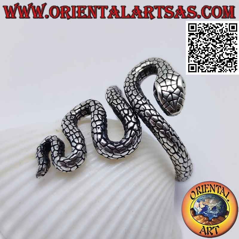 Anillo de plata en forma de serpiente del desierto en movimiento sinuoso