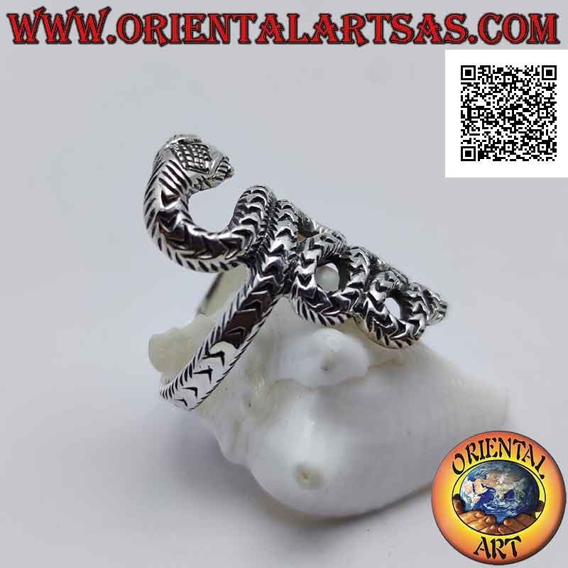 Silver ring in the shape of a viper with engraved skin in sinuous movement (large)