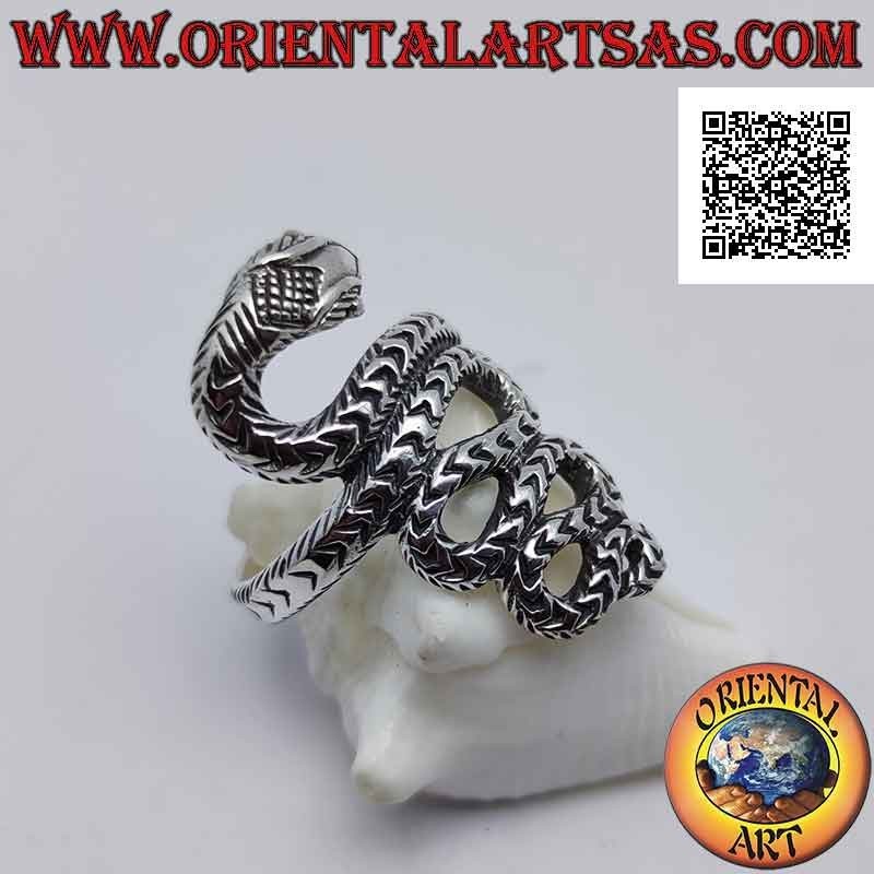 Anello in argento a forma di vipera con pelle incisa in movimento sinuoso (grande)
