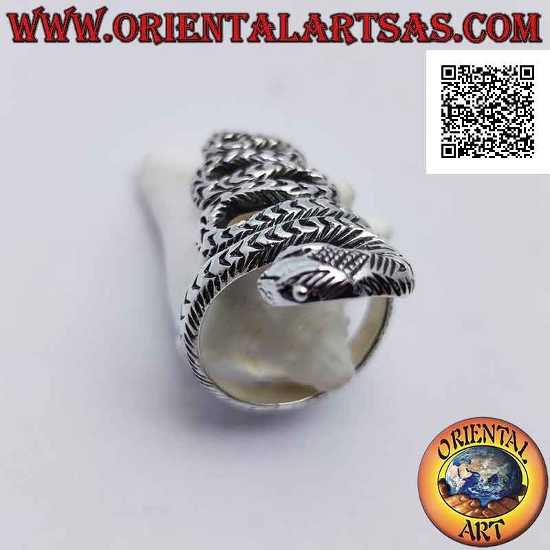 Silver ring in the shape of a viper with engraved skin in sinuous movement (large)