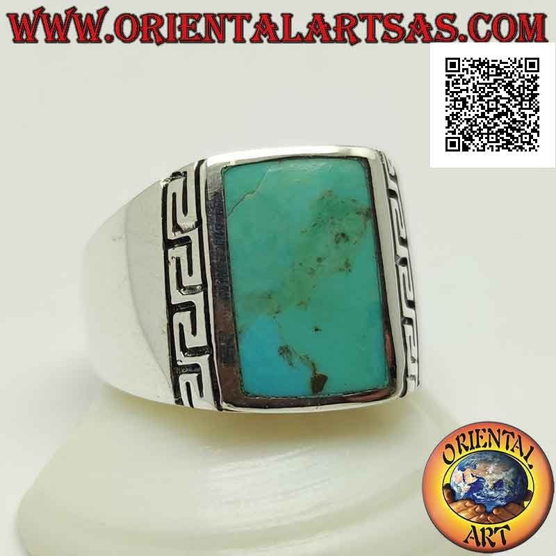 Anillo de plata con turquesa natural rectangular rodeado de un grabado griego (27)