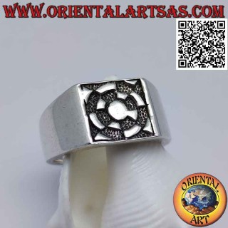 Anello in argento con "croce astrale" in bassorilievo