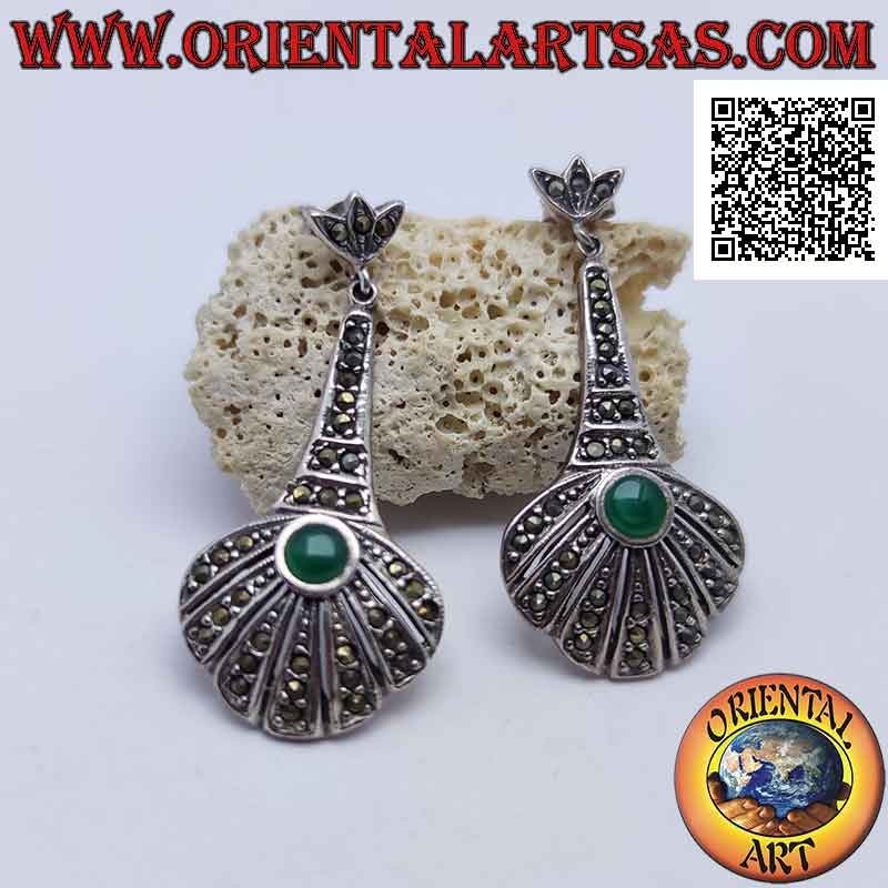 Pendientes de plata con lóbulos en forma de abanico tachonados de marcasita con ágata verde central redonda