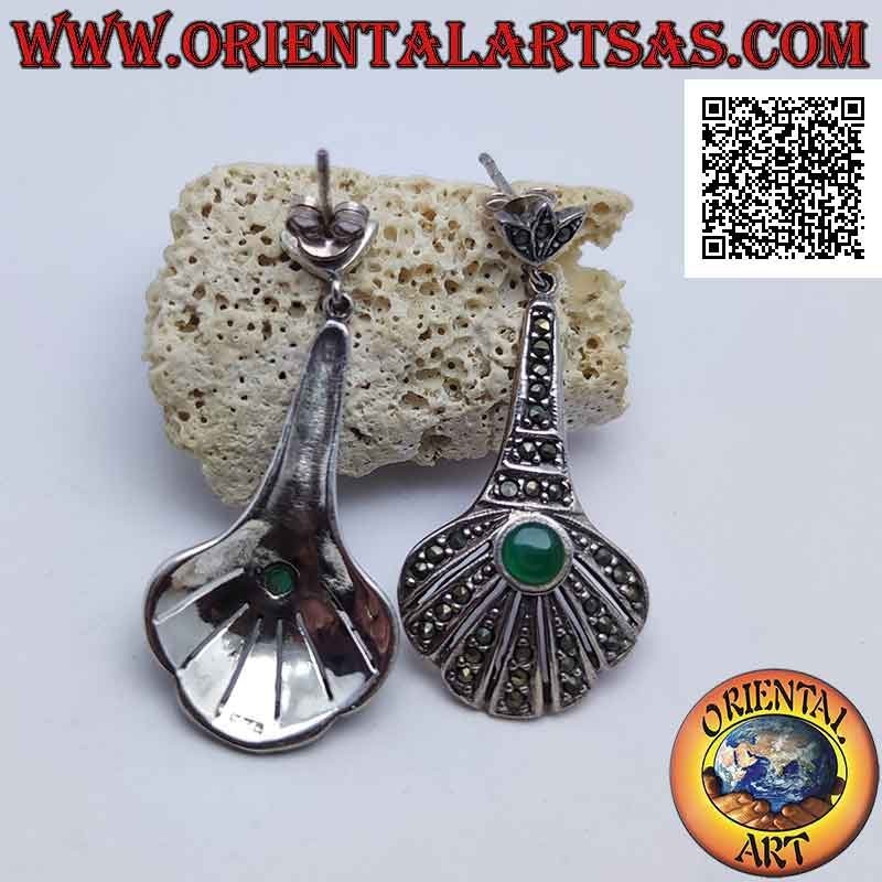 Boucles d'oreilles lobe en argent en forme d'éventail parsemées de marcassite avec agate verte ronde centrale