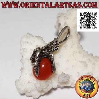 Pendentif en argent, œuf de cornaline saisi par une patte à quatre griffes
