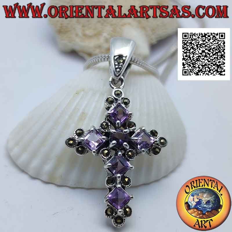 Silberanhänger in Form eines Kreuzes mit 5 rhomboiden quadratischen Amethysten und 1 zentralen Rundung und Markasit herum