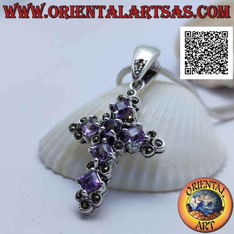 Silberanhänger in Form eines Kreuzes mit 5 rhomboiden quadratischen Amethysten und 1 zentralen Rundung und Markasit herum