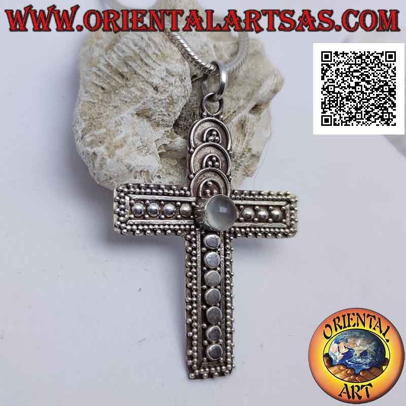 Pendentif en argent croix chrétienne avec pierre de lune (adularia) cabochon central rond et décorations avec boules
