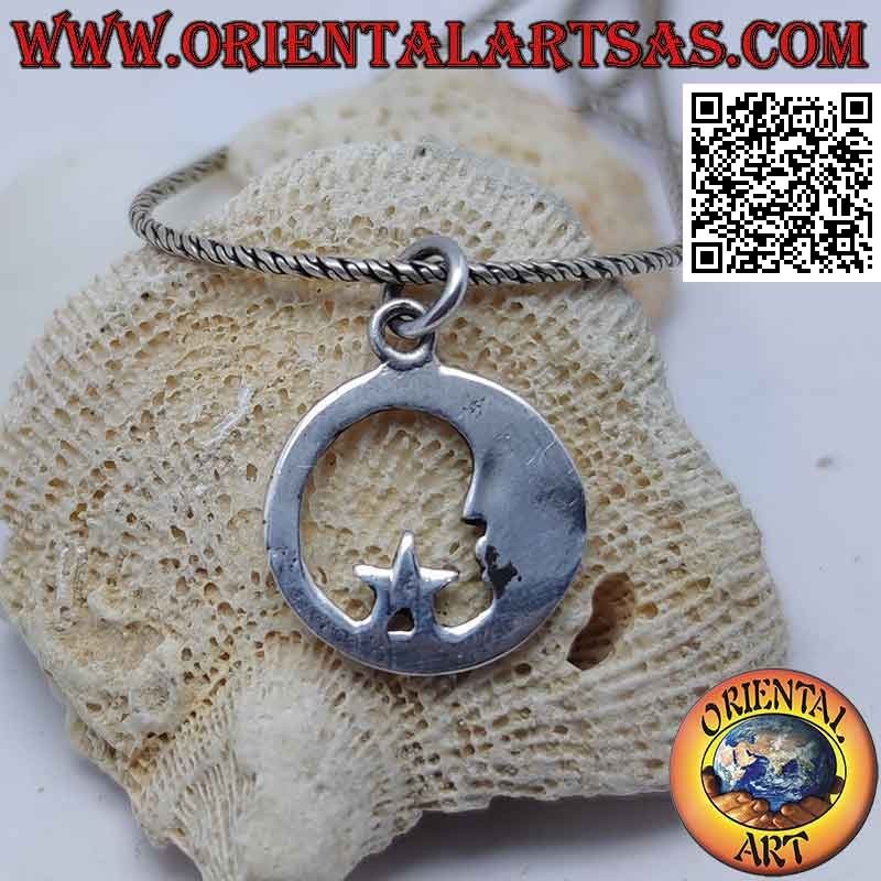 Colgante de plata, luna y estrella en círculo.
