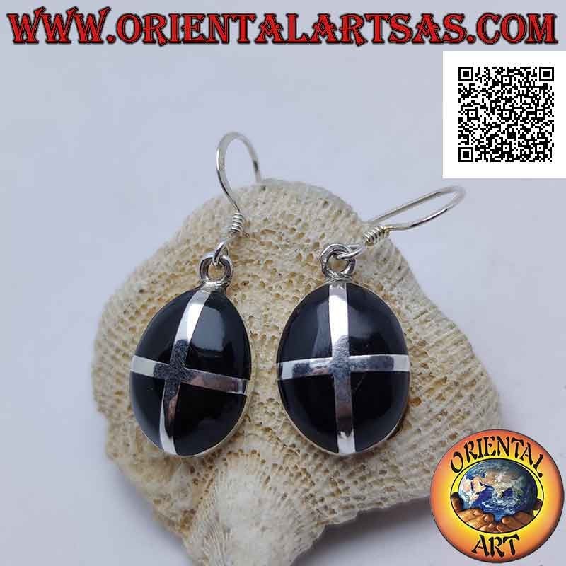 Pendientes de plata con cabujón de ónix ovalado atravesado por una cruz de plata