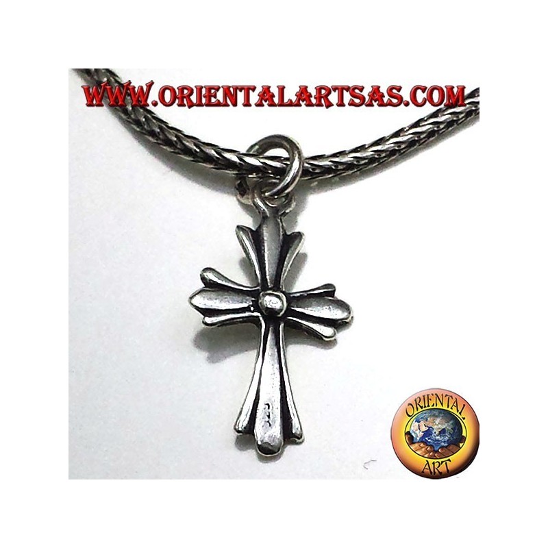 pendentif en argent, en petits côtés croix d'argent