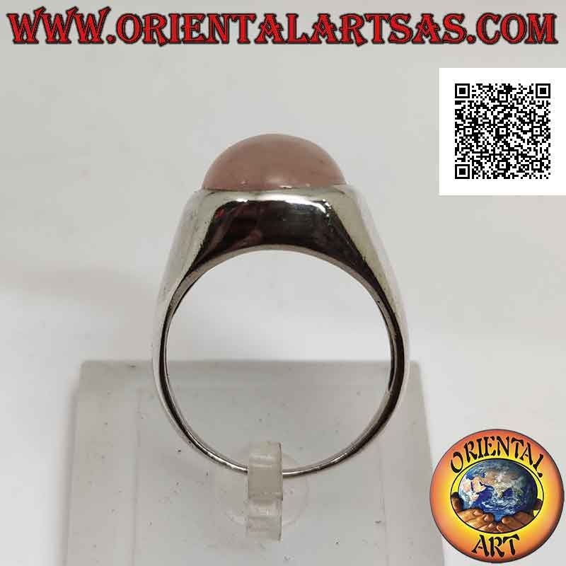 Bague en argent avec quartz rose ovale cabochon sur monture lisse