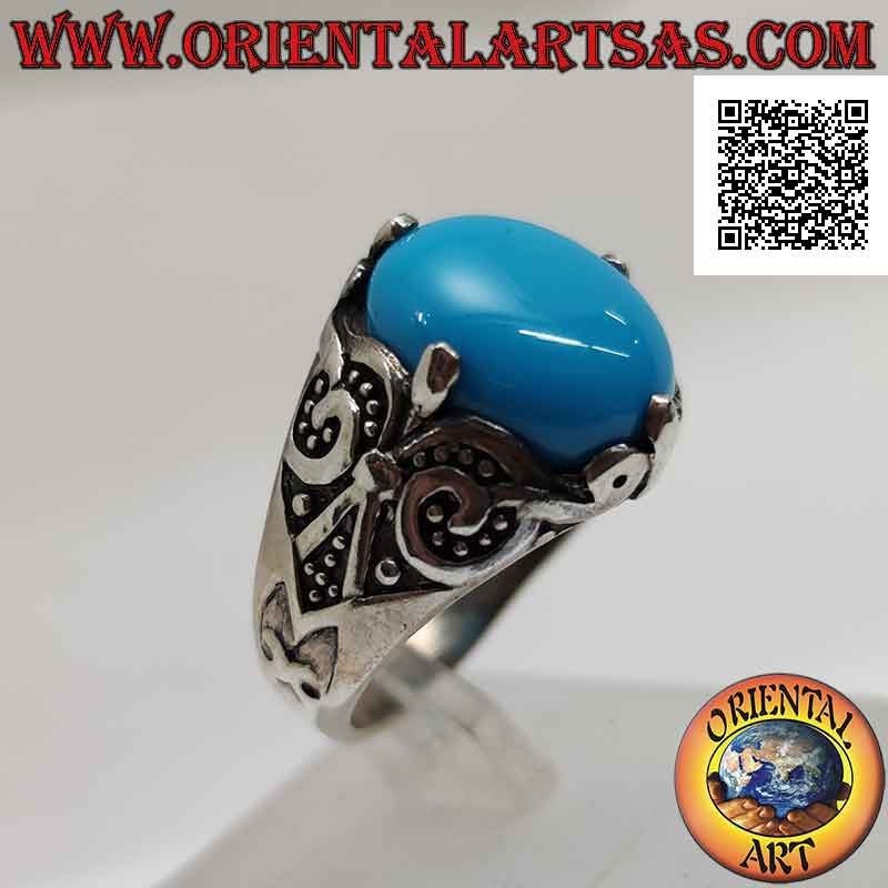 Bague en argent avec cabochon ovale turquoise sertie à 4 avec décor de lys sur les côtés