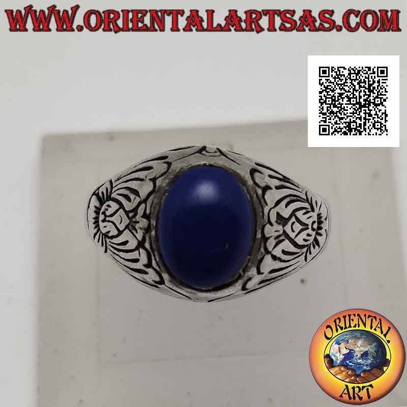 Bague en argent avec cabochon ovale lapis lazuli avec fleur de lotus gravée sur les côtés
