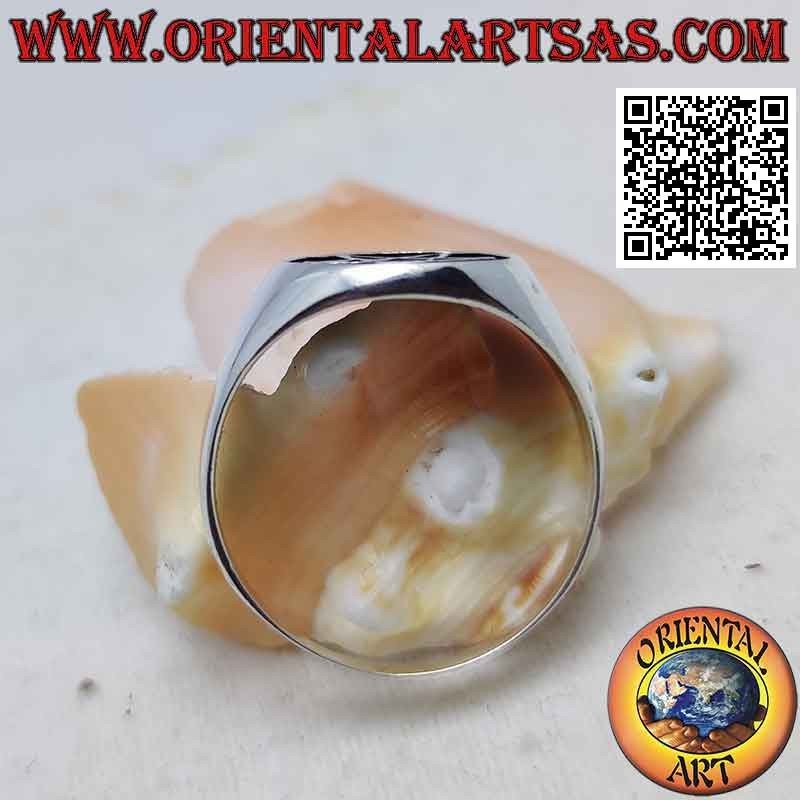 Anillo de plata con pentáculo en bajorrelieve sobre un fondo redondo oscurecido