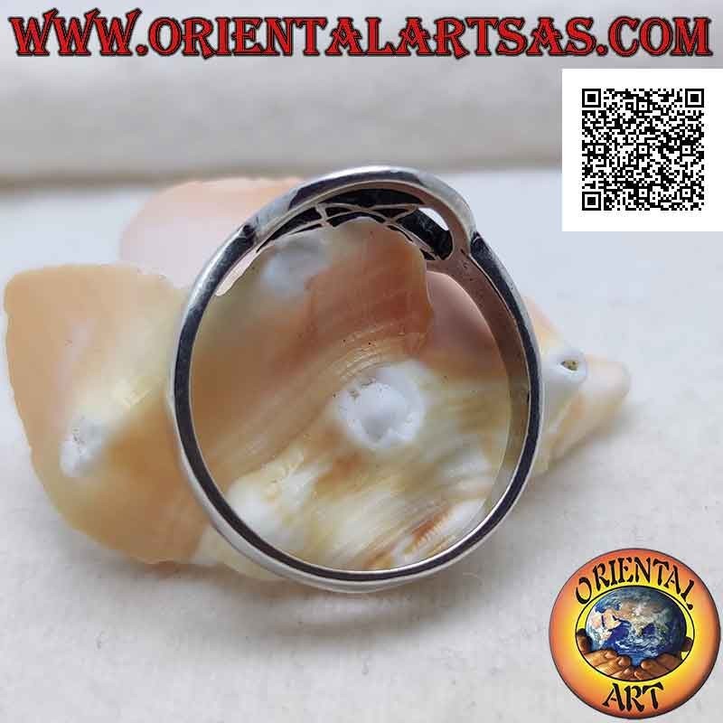 Anello in argento con pentacolo liscio nel cerchio traforato su montatura liscia sottile