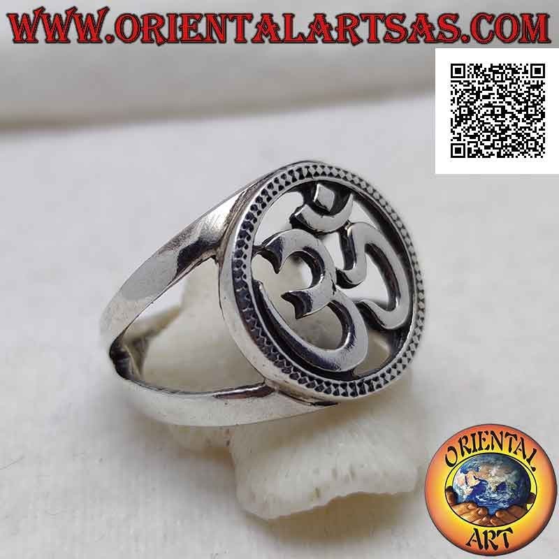 Bague en argent avec syllabe sanskrite "ॐ" Oṃ dans le cercle en pointillé perforé, attachée à deux