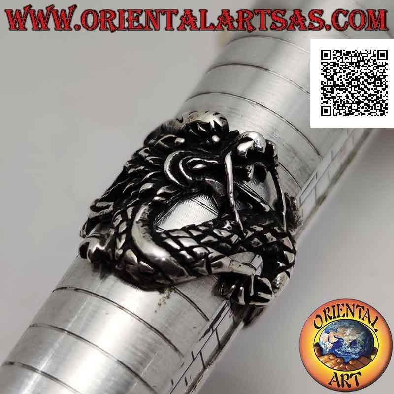 Bague en argent en forme de dragon oriental avec une moustache en mouvement et une queue enveloppante