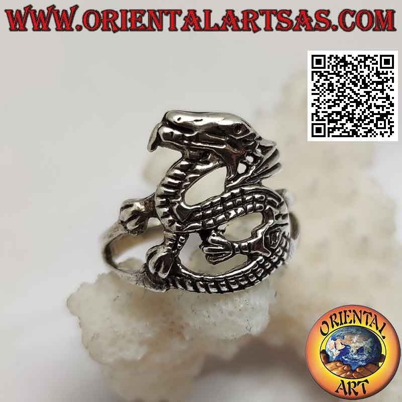 Anillo de plata en forma de dragón alado estilizado en movimiento sinuoso