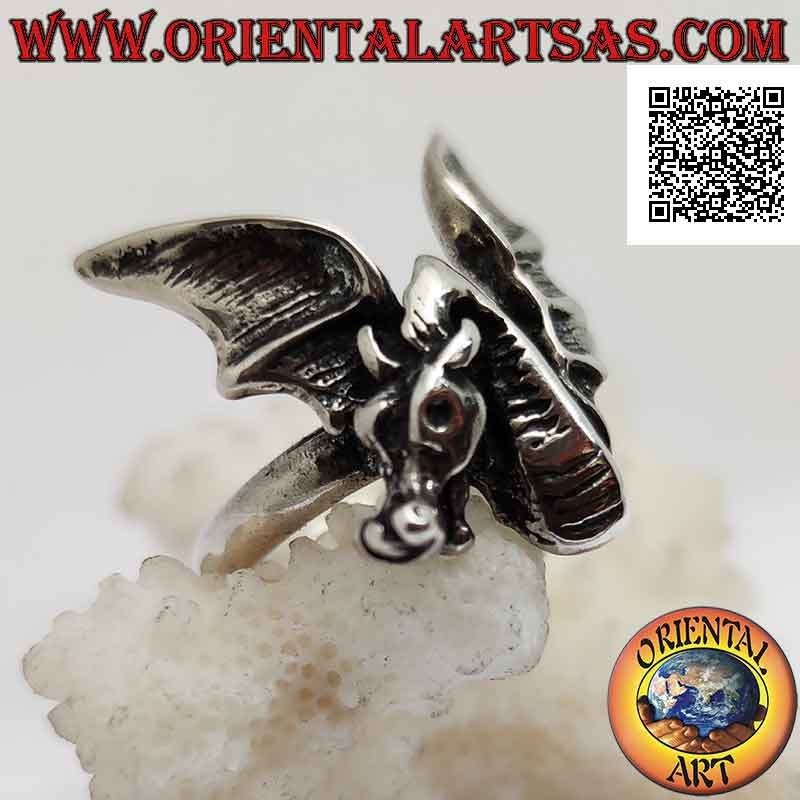 Bague en argent, amphithéâtre (dragon) aux grandes ailes déployées vu de face