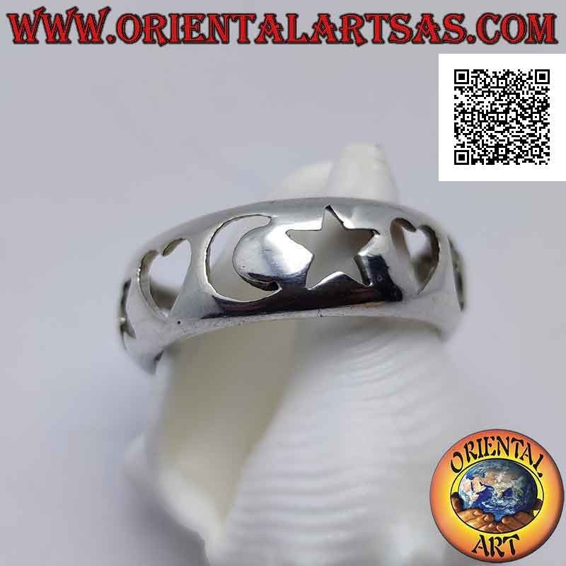 Anello in argento a fedina liscia bombata con cuori, stelle e lune traforate