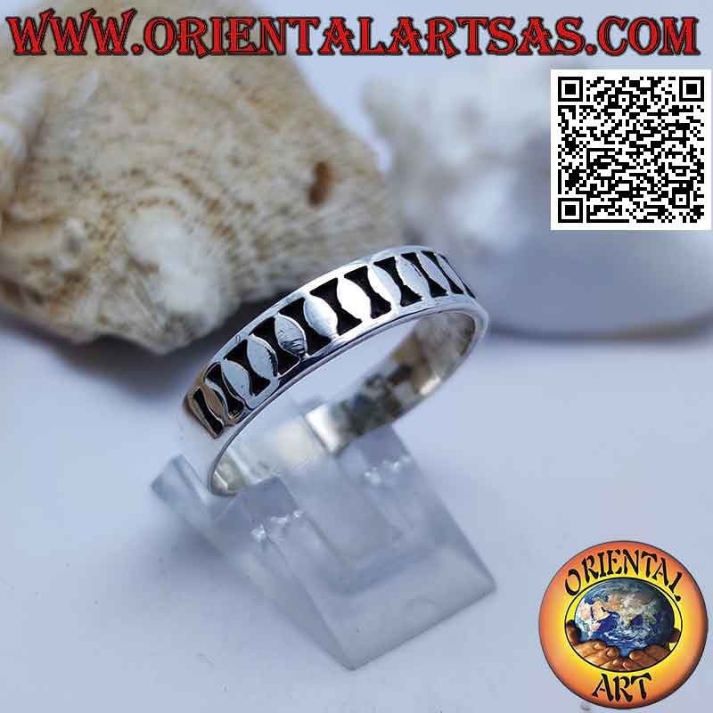 Anello in argento a fedina con ovali verticali lisci in bassorilievo
