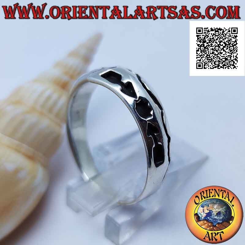 Anillo de plata con anillo de media luna con superposición con grabados mixtos