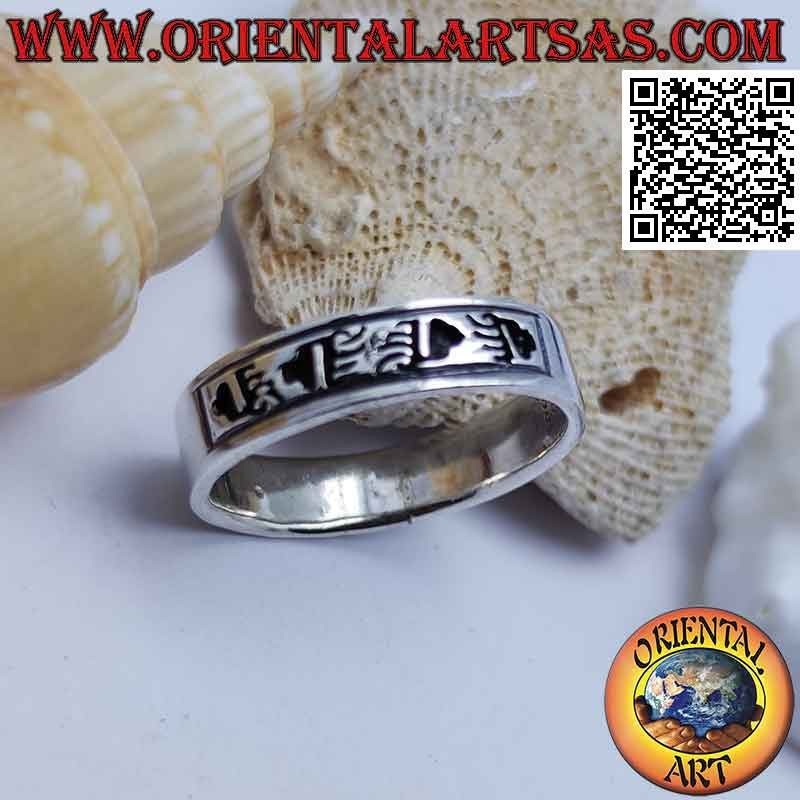 Anello in argento a fascetta liscia con incisioni geroglifiche incise