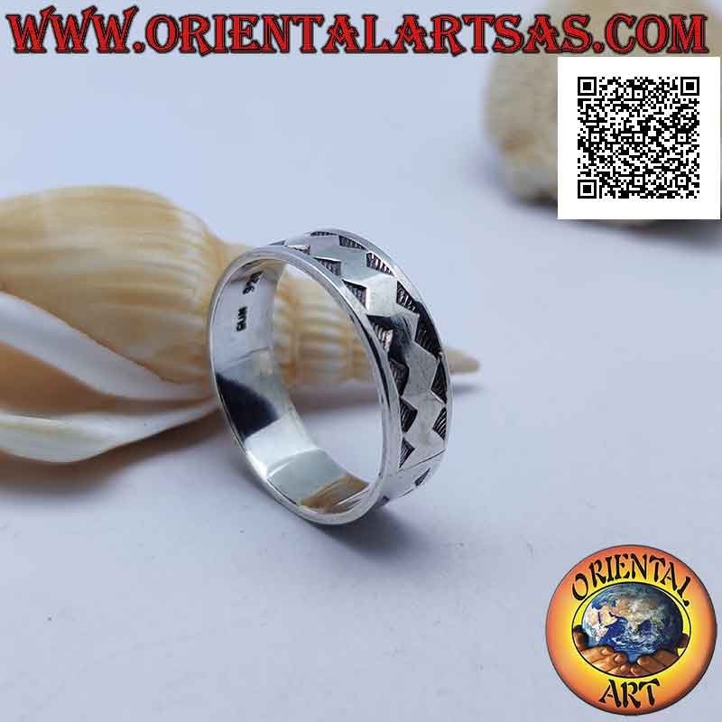 Silver band ring with thick smooth broken line in bas-relief