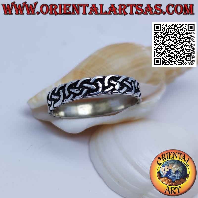 Bague en argent avec une tresse de trois lignes lisses