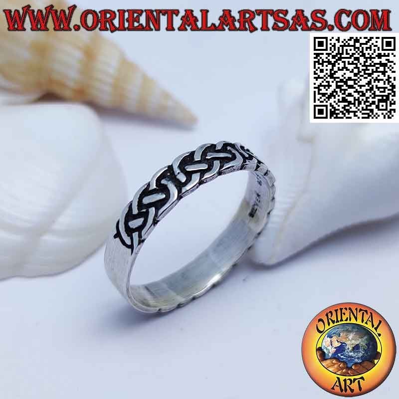 Anillo de plata con una trenza de tres líneas suaves