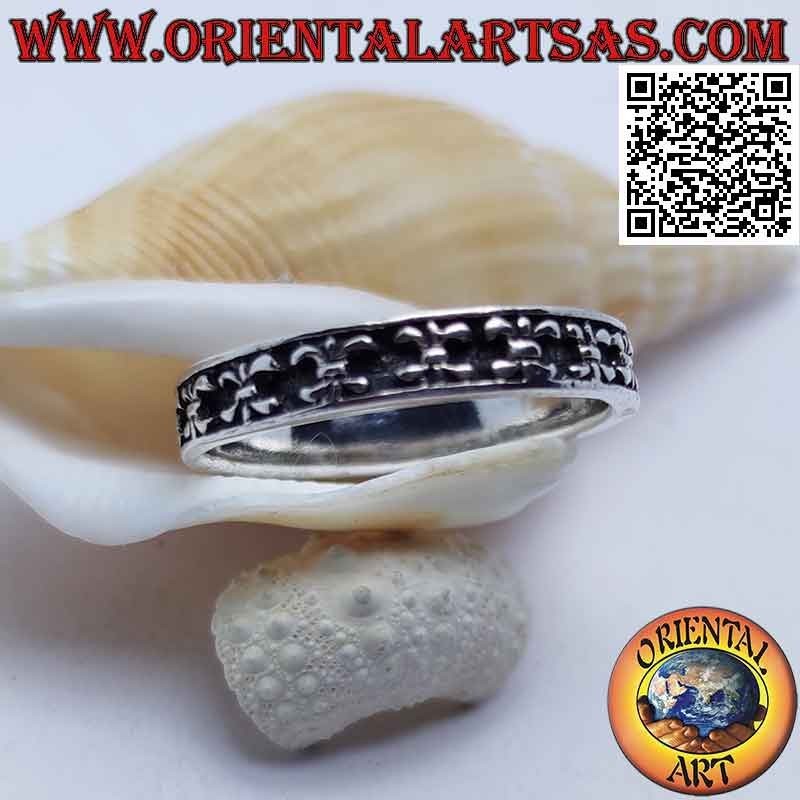 Anillo de plata con azucenas de florencia (Medici) en bajorrelieve