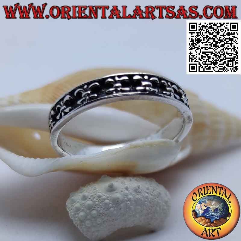 Anillo de plata con azucenas de florencia (Medici) en bajorrelieve