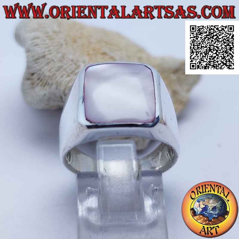 Smooth silver ring protruding with rounded rectangular mother-of-pearl flush with the edge
