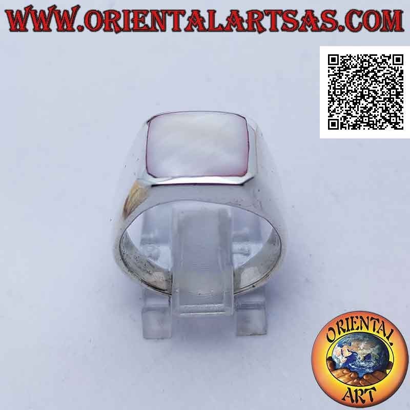 Anello in argento liscio sporgente con madreperla rettangolare tondeggiante a filo bordo