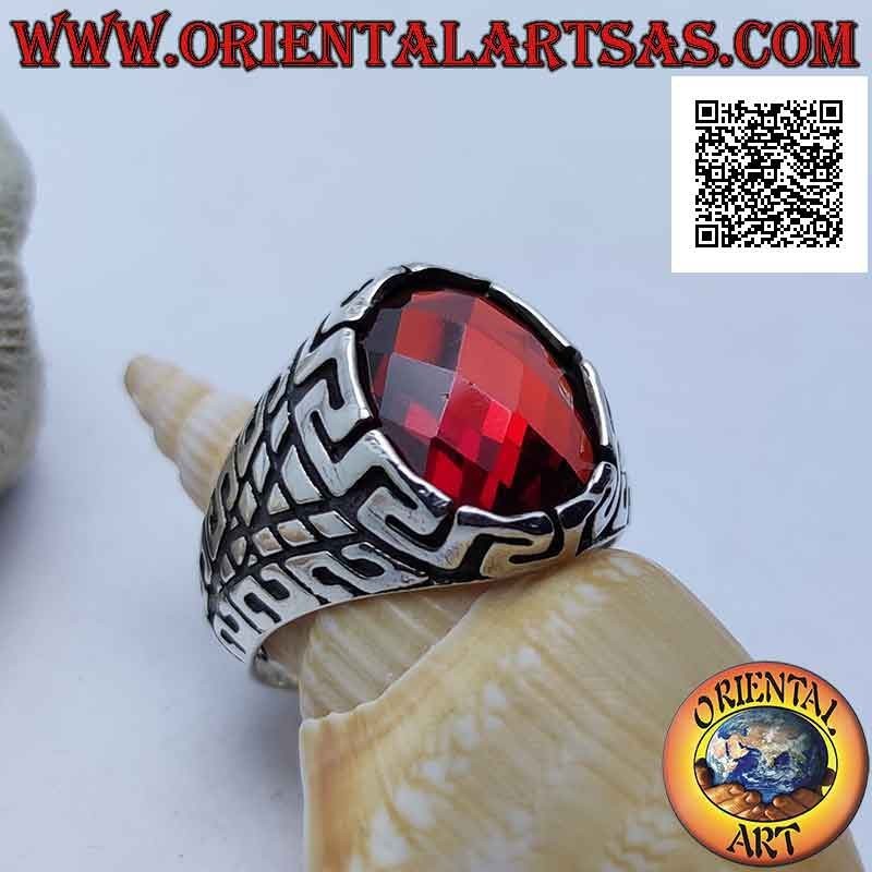 Bague en argent avec grenat ovale facetté et série et gravures géométriques en "S" sur tous les côtés