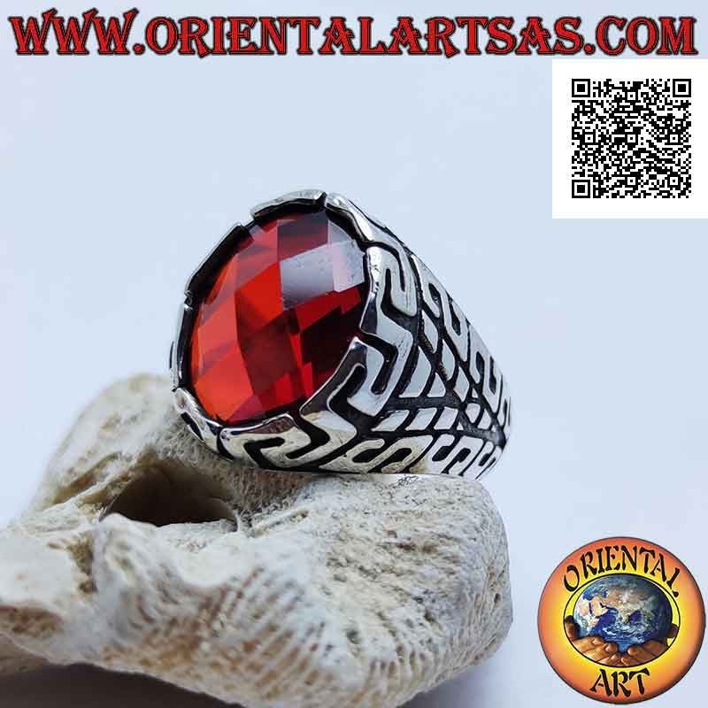 Silver ring with faceted oval garnet and series and geometric "S" engravings on all sides
