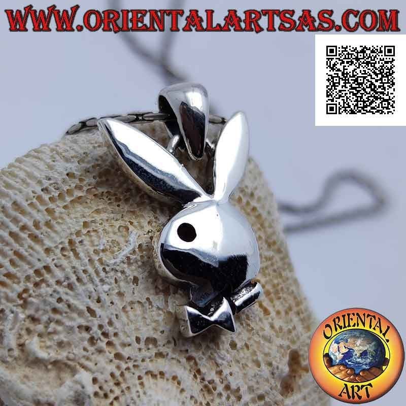 Colgante de plata en forma de conejito "playboy" con grabados profundos