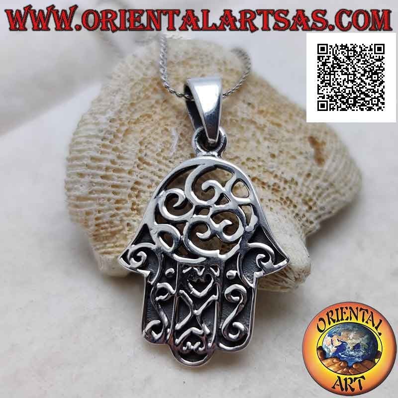 Pendentif Main de Fatima en argent avec bas-relief et décor perforé sur la paume