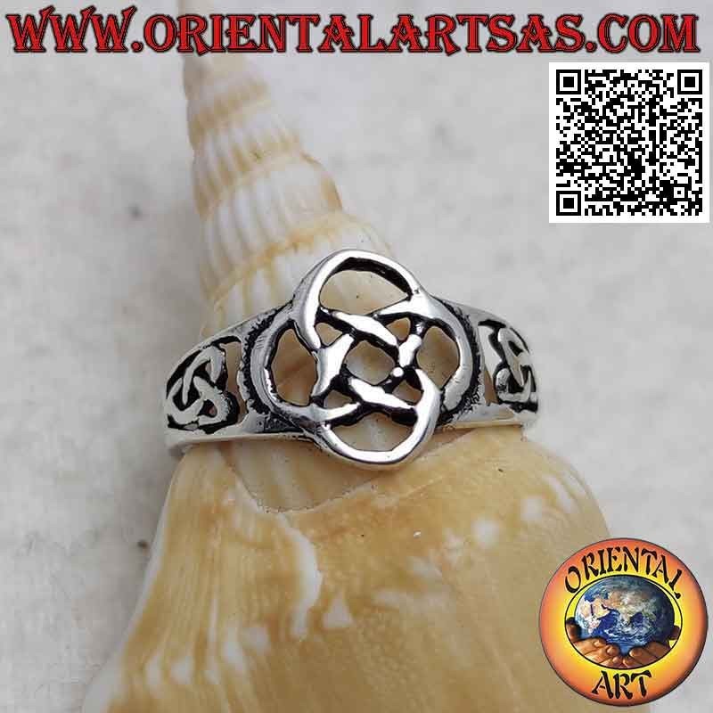 Anello in argento con nodo celtico "Stella dell'Eire" traforata