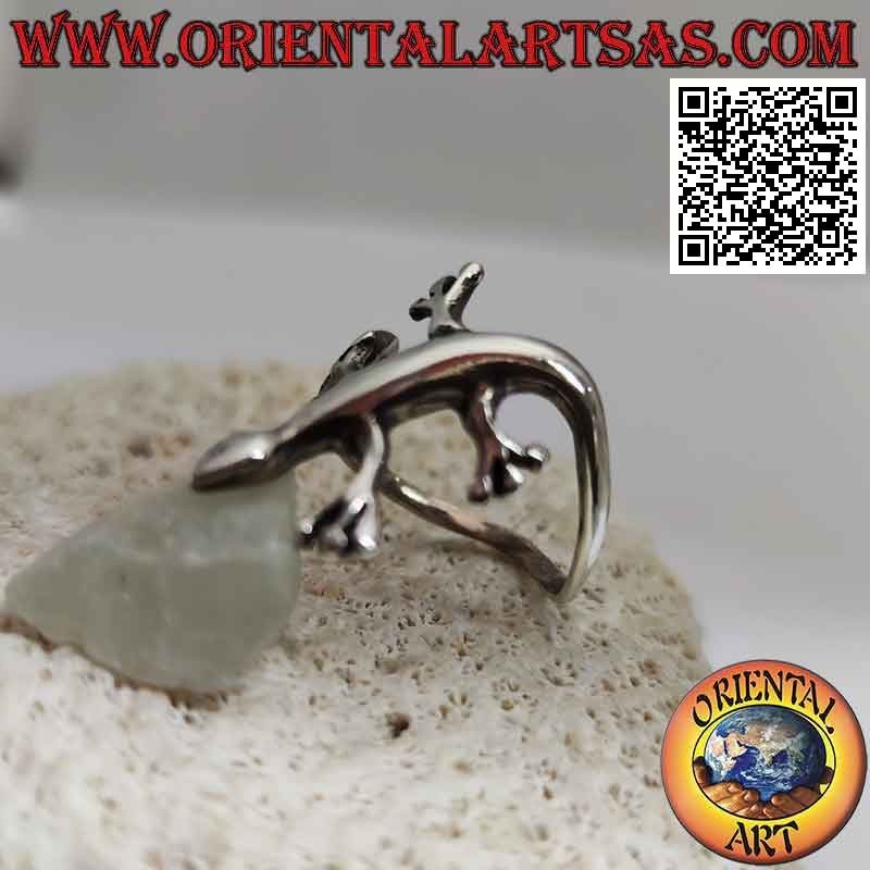 Bague en argent en forme de gecko (Gekkonidae) enveloppant lisse par la gauche (grande)