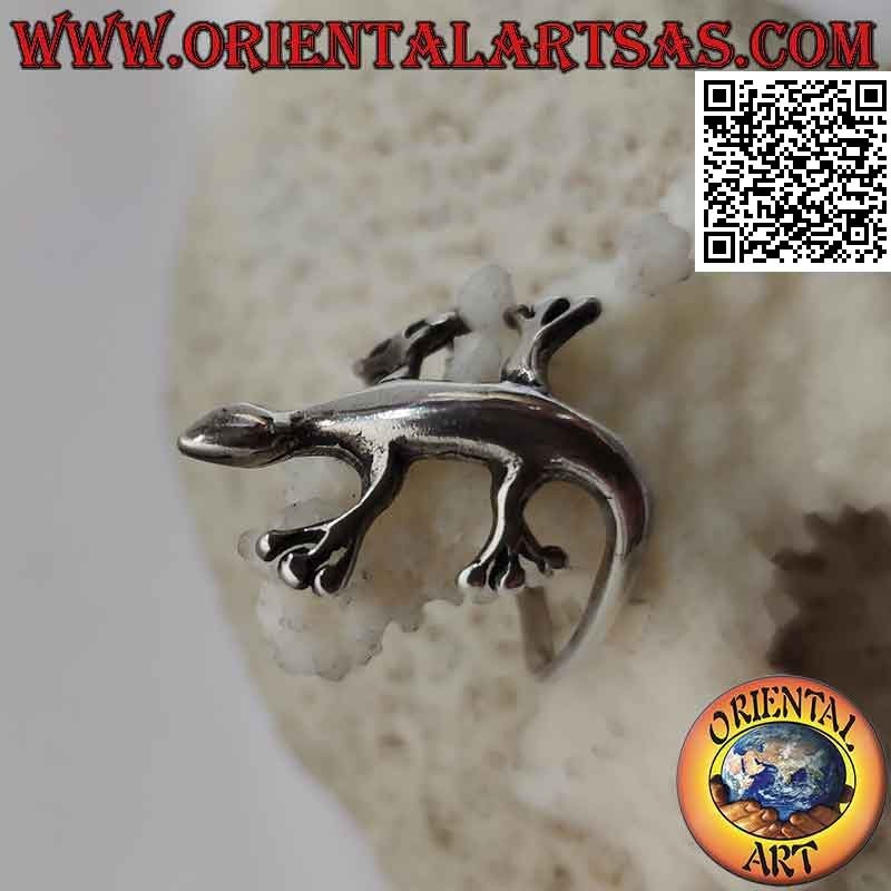 Anillo de plata en forma de gecko (Gekkonidae) envoltura suave desde la izquierda (grande)